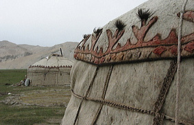 �h���n�ɂ͐��̃Q�����g�ݗ��Ă��Ă����B