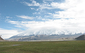 ��𒸂������Y�^�[�O�E�A�^�R�̎�O�ɃJ���N���΂�����B