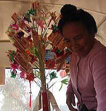 �o�X�ɏ���Ă����n���̂��΂������B��������ł����؂ɂ͂������������񋲂�ł���B����͈�̉��Ɏg���񂾂낤�H