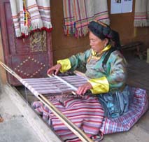 ���\���̏������@�D�����Ă���l�q�B�J���t���ȐF�̕z���D�肠�����Ă����B