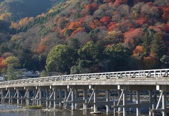 https://www.kbs-kyoto.co.jp/koyo/images/arashiyama_20151209_092129.jpg