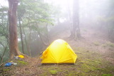 狭い尾根に設営 水平に張れました
