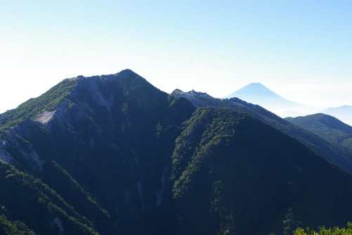 借景三山 観音岳 薬師岳 富士山