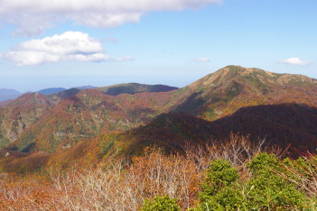 振り向けば大長山も