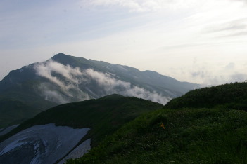 夕方ベールを脱いだ大日岳