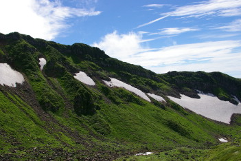 晴れ渡る外輪山