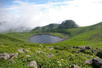 鳥海湖