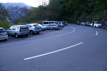 ずらり駐車の旧R158登山口