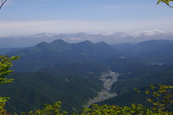 三峰山山頂から見る山々