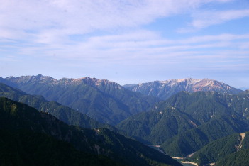 薬師岳 赤牛岳 水晶岳 遠く鷲羽岳