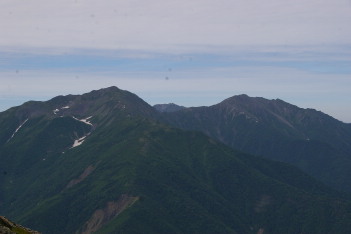 左 荒川岳 右 赤石岳 中後 聖岳