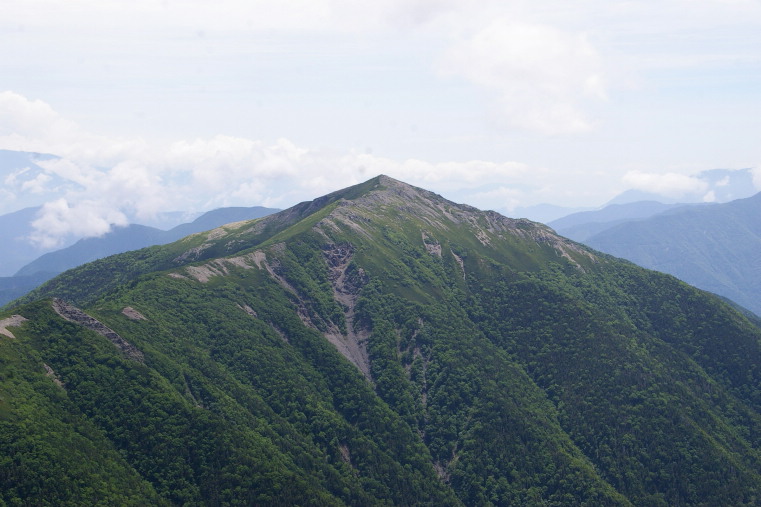 いまにも飛び立ちそうな蝙蝠岳