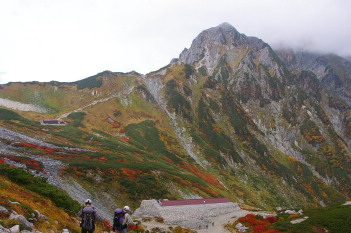 尾根北側も紅葉バッチリ