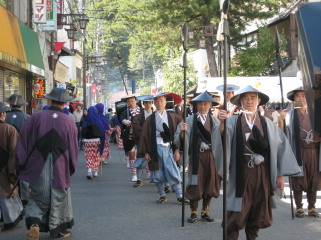 祭りの行列