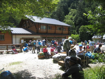 横尾 雑踏の中に帰って来ました